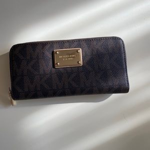 Michael Kors Zip Around Long Wallet